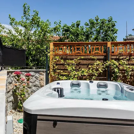 Relax Village Mare Krk Town