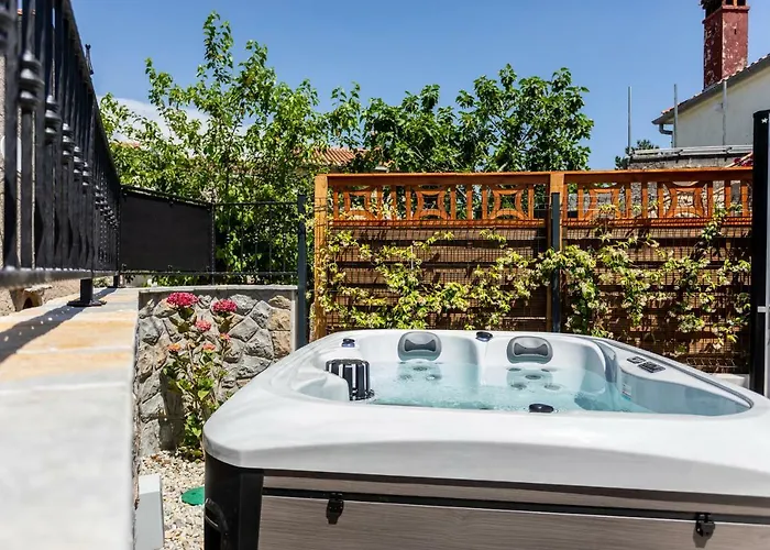 Relax Village Mare Krk Town