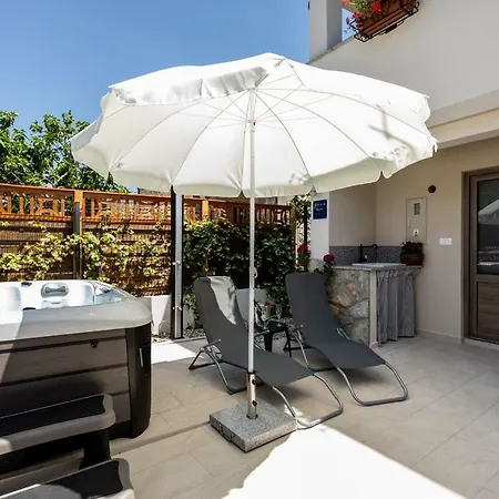 Relax Village Mare Krk Town